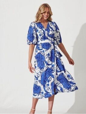 White Closet Elements  Blue paisley floral nomi dress wrap short sleeve  Sz S